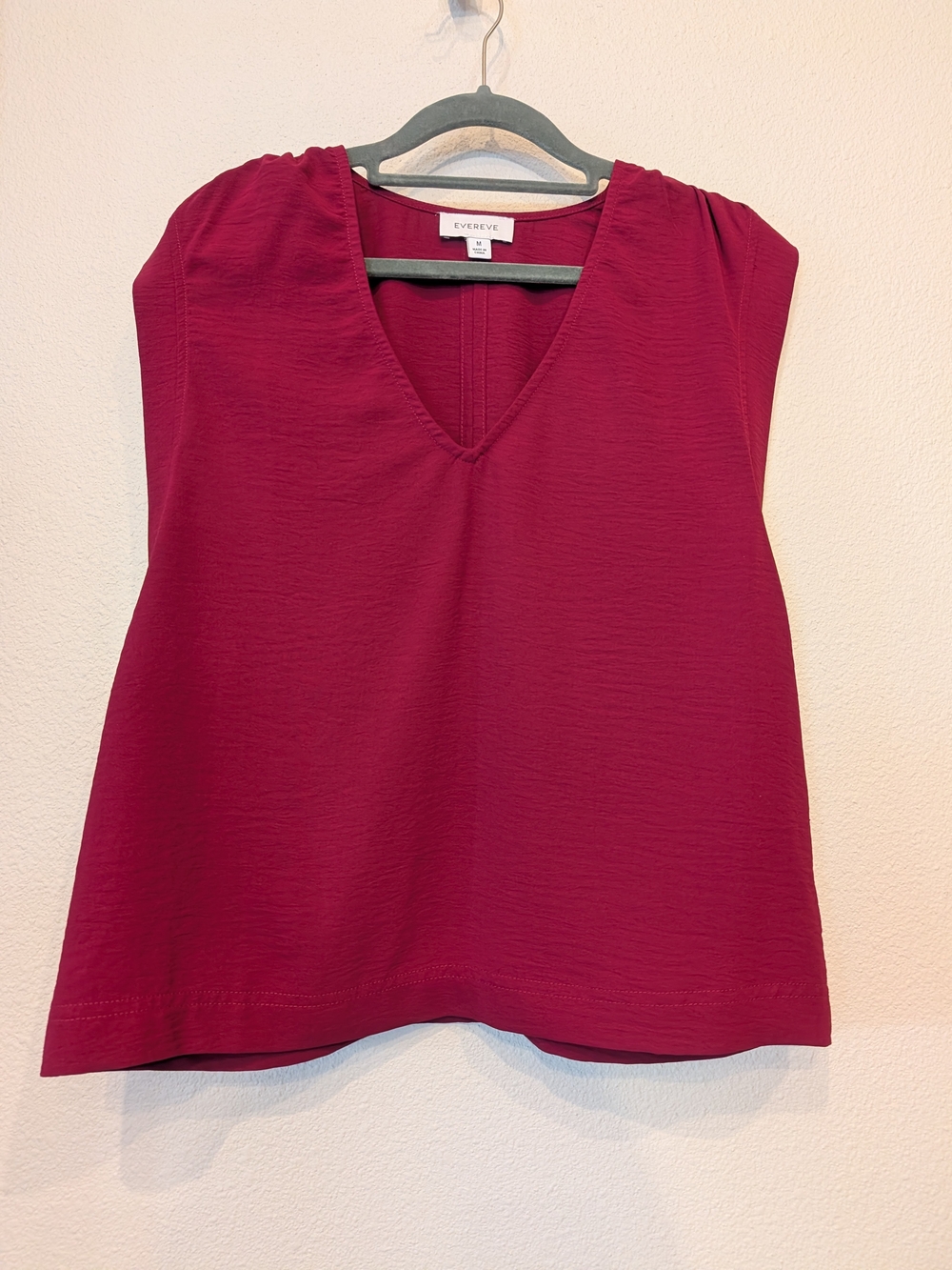 Evereve Textured V-Neck Cap Sleeve Blouse Berry Magenta Red - Size M
